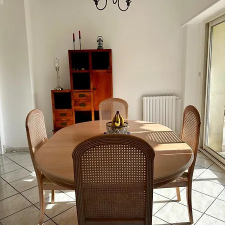 La Tour D'ivoir Apartamento *